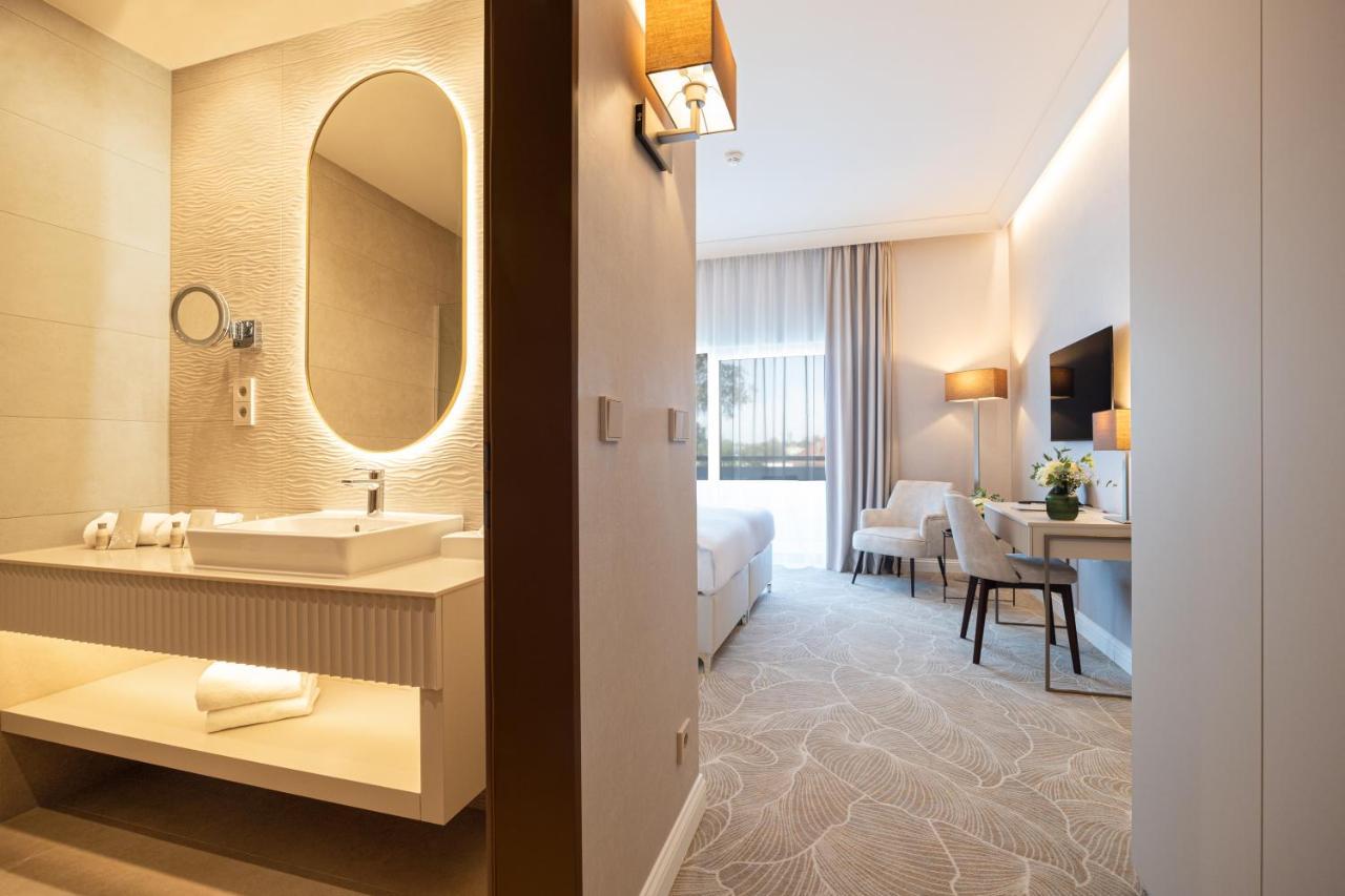 Hotel Gerardus セゲド エクステリア 写真