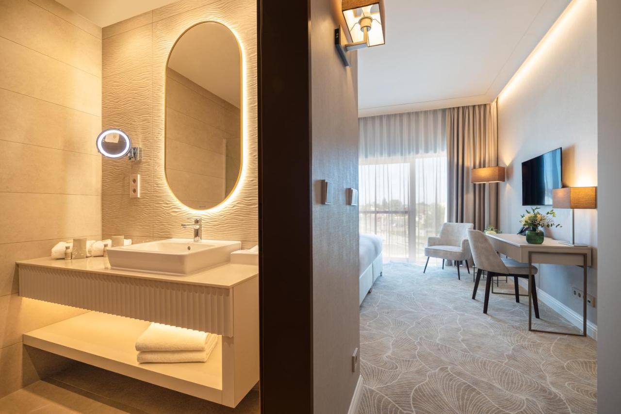 Hotel Gerardus セゲド エクステリア 写真