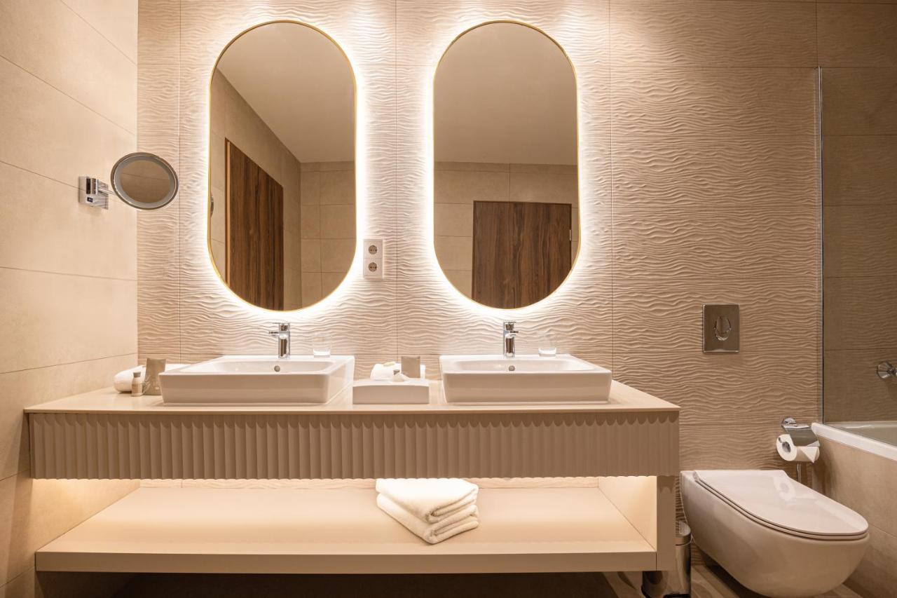 Hotel Gerardus セゲド エクステリア 写真
