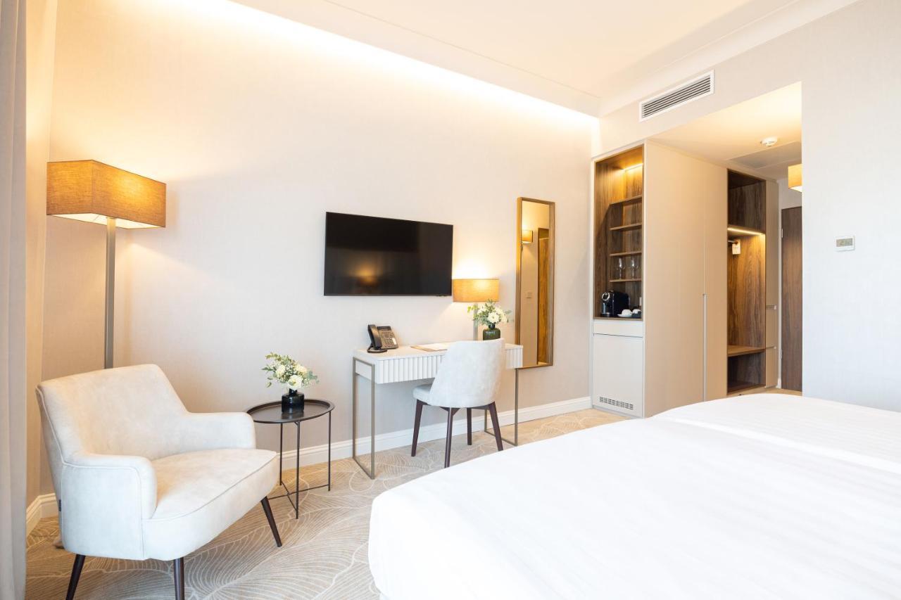 Hotel Gerardus セゲド エクステリア 写真