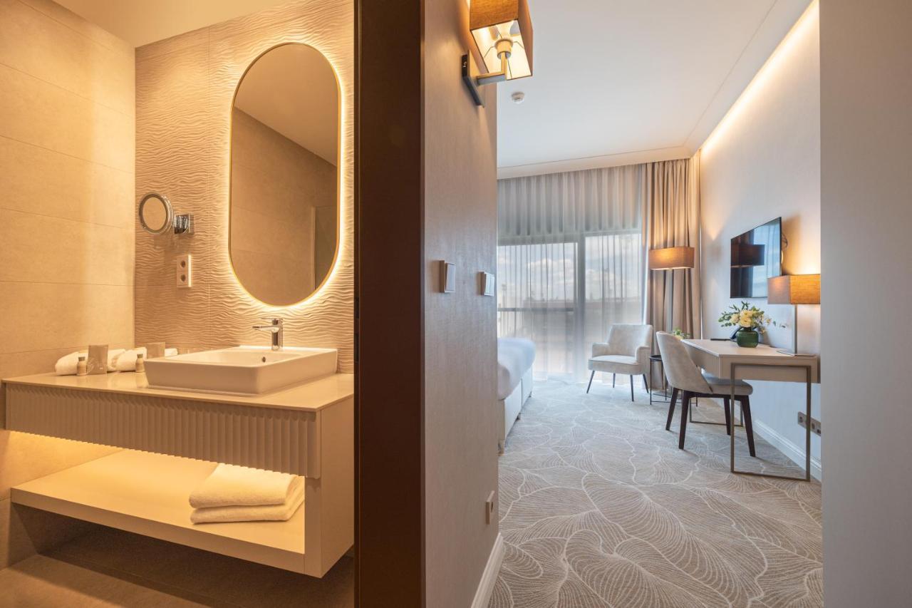 Hotel Gerardus セゲド エクステリア 写真
