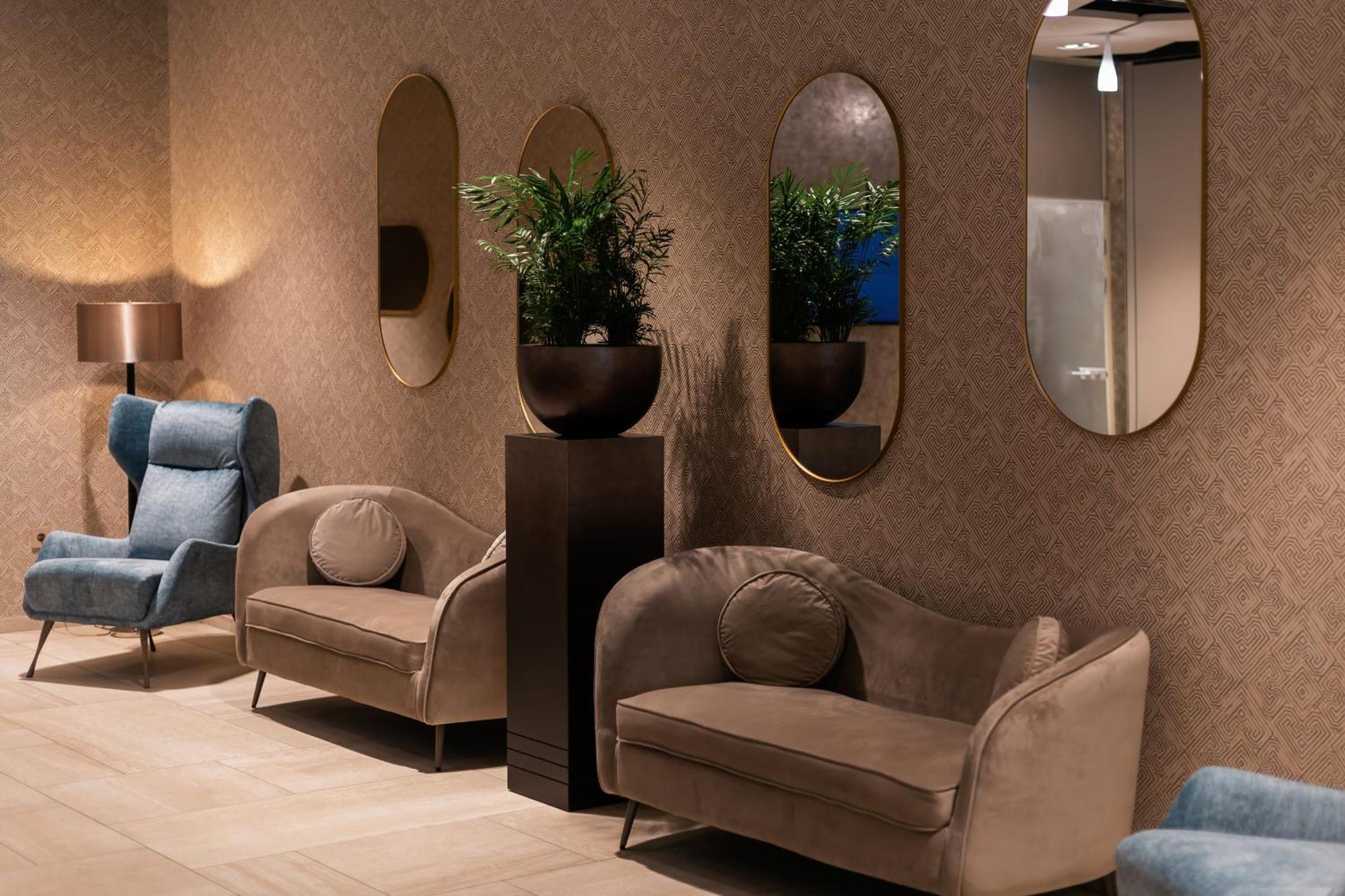 Hotel Gerardus セゲド エクステリア 写真