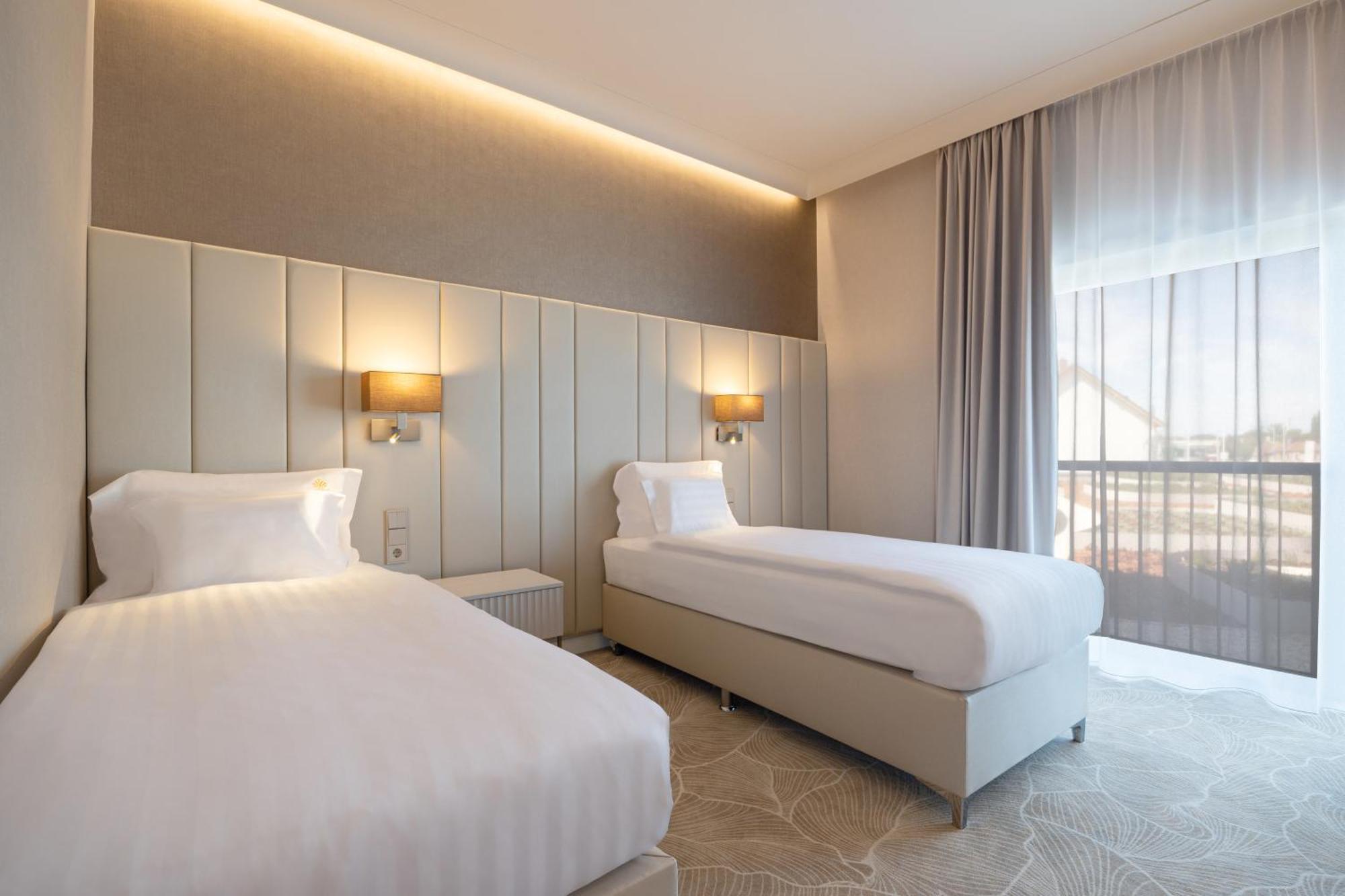 Hotel Gerardus セゲド エクステリア 写真